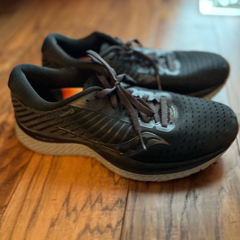 Saucony Women's Black and Gray Athletic Shoes
